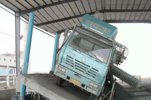 定制超大臺面的升降機有什么優(yōu)勢？