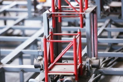 升降機(jī)導(dǎo)軌架安裝方法是什么？