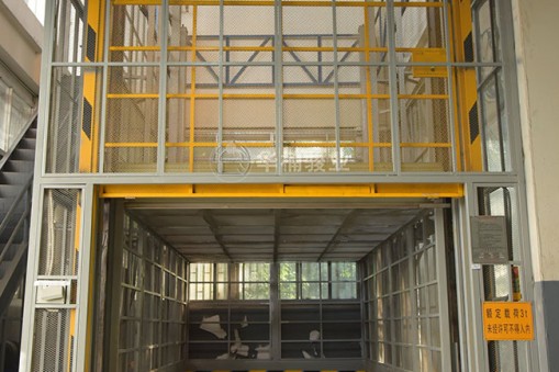 20噸液壓貨梯廠家哪家好？