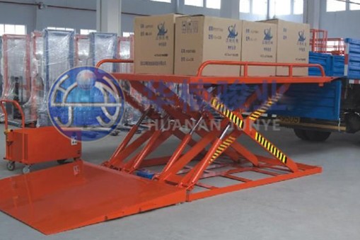 工廠生產(chǎn)線液壓升降平臺(tái)具有怎樣的特點(diǎn)呢？