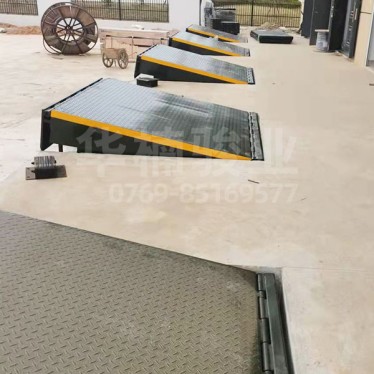 固定液壓登車(chē)橋案例-華楠駿業(yè)