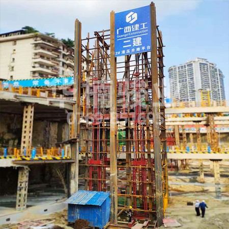 深坑提土直頂升降機(jī)案例