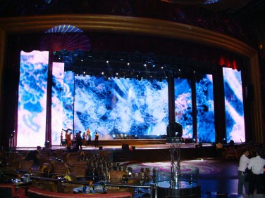 行走LED舞臺(tái)