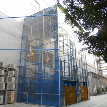 汽車(chē)直頂式升降機(jī)案例-華楠駿業(yè)