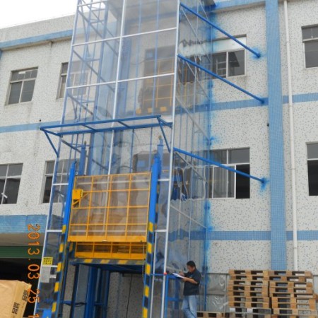 食品行業(yè)安裝直頂式升降機(jī)