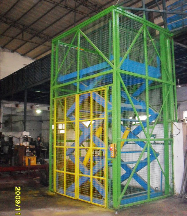 如何拆卸液壓升降機(jī)的液壓缸？