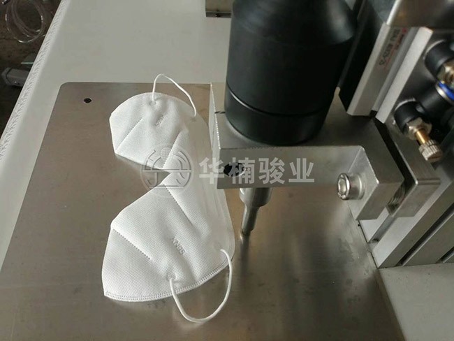 廠家生產(chǎn)超聲波口罩耳帶點(diǎn)焊機(jī)