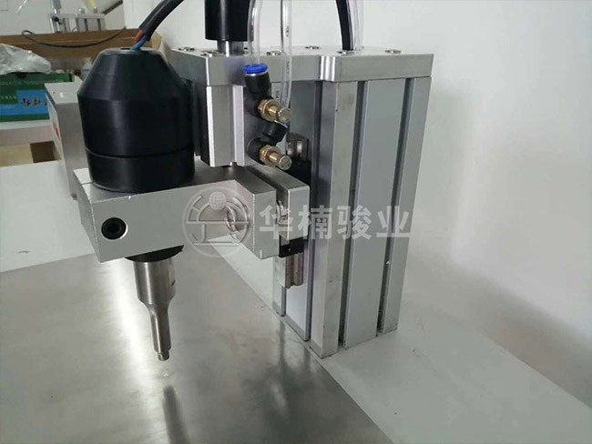 廠家生產(chǎn)超聲波口罩耳帶點(diǎn)焊機(jī)