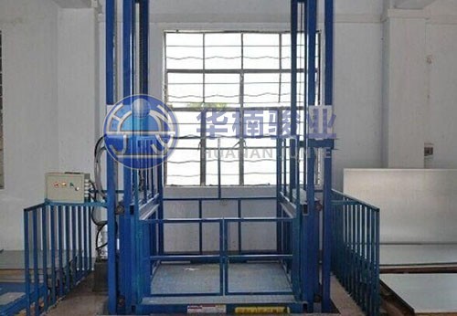 導(dǎo)軌式升降平臺(tái)和升降起重機(jī)價(jià)格及性能區(qū)別 導(dǎo)軌式升降平臺(tái)和升降起重機(jī)價(jià)格及性能區(qū)別