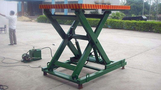 解析自動升降平臺高空作業(yè)時注意事項